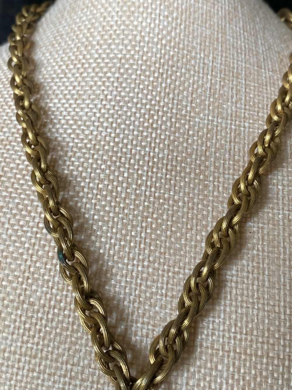 VTG Coro Gold-Tone Rope Chain Medallion Pendant Necklace - Picture 4 of 9